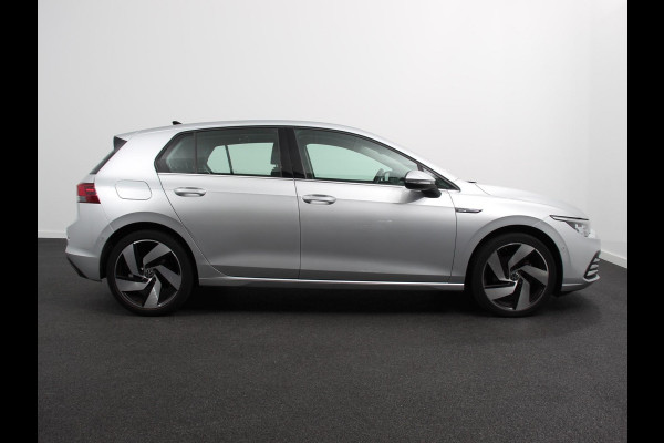 Volkswagen Golf 1.5 eTSI 150pk DSG Style Navigatie Apple Carplay/Android Auto Parkeersensoren Adaptive Cruise Control Blind Spot Assist Camera Stoel- en stuurverwarming Ledverlichting Virtual Cockpit Lane Assist Climatronic