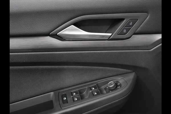 Volkswagen Golf 1.5 eTSI 150pk DSG Style Navigatie Apple Carplay/Android Auto Parkeersensoren Adaptive Cruise Control Blind Spot Assist Camera Stoel- en stuurverwarming Ledverlichting Virtual Cockpit Lane Assist Climatronic