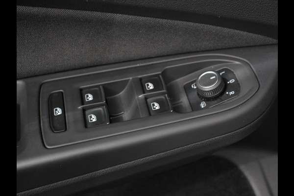 Volkswagen Golf 1.5 eTSI 150pk DSG Style Navigatie Apple Carplay/Android Auto Parkeersensoren Adaptive Cruise Control Blind Spot Assist Camera Stoel- en stuurverwarming Ledverlichting Virtual Cockpit Lane Assist Climatronic