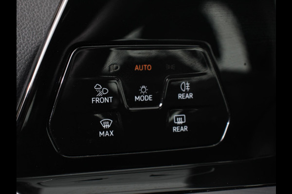 Volkswagen Golf 1.5 eTSI 150pk DSG Style Navigatie Apple Carplay/Android Auto Parkeersensoren Adaptive Cruise Control Blind Spot Assist Camera Stoel- en stuurverwarming Ledverlichting Virtual Cockpit Lane Assist Climatronic