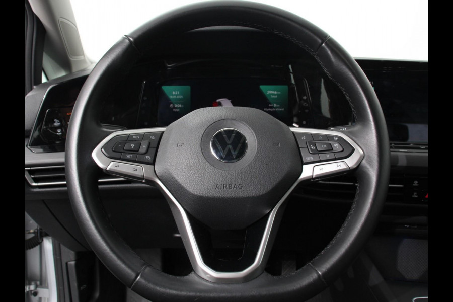 Volkswagen Golf 1.5 eTSI 150pk DSG Style Navigatie Apple Carplay/Android Auto Parkeersensoren Adaptive Cruise Control Blind Spot Assist Camera Stoel- en stuurverwarming Ledverlichting Virtual Cockpit Lane Assist Climatronic
