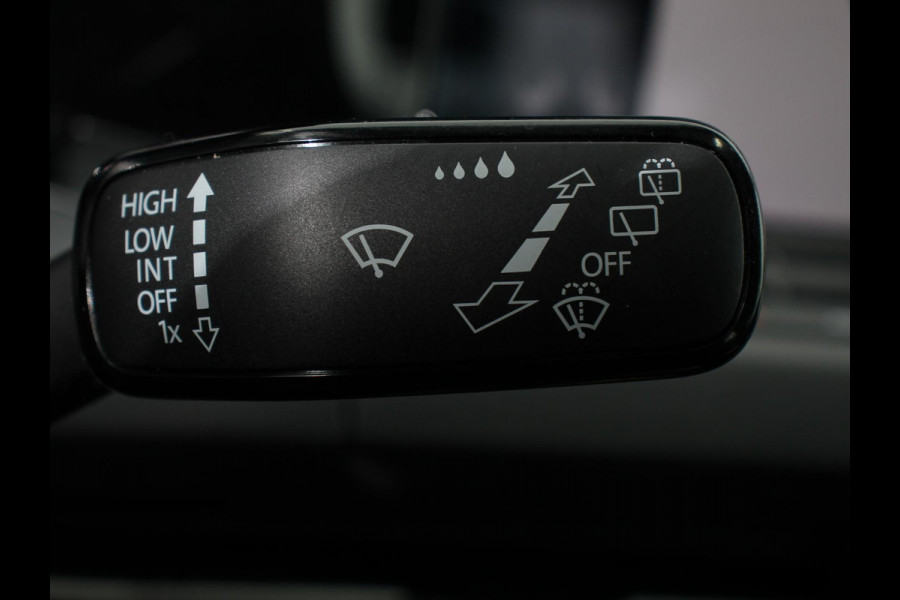 Volkswagen Golf 1.5 eTSI 150pk DSG Style Navigatie Apple Carplay/Android Auto Parkeersensoren Adaptive Cruise Control Blind Spot Assist Camera Stoel- en stuurverwarming Ledverlichting Virtual Cockpit Lane Assist Climatronic
