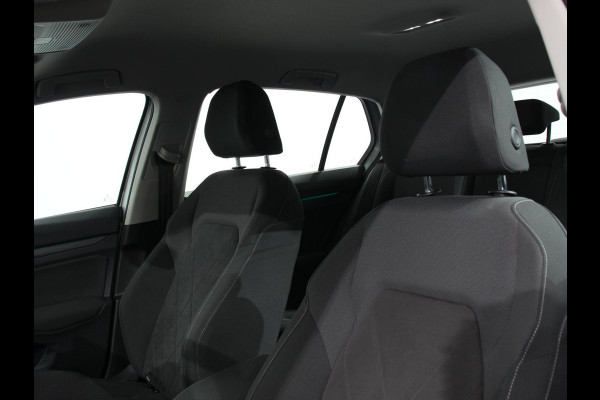 Volkswagen Golf 1.5 eTSI 150pk DSG Style Navigatie Apple Carplay/Android Auto Parkeersensoren Adaptive Cruise Control Blind Spot Assist Camera Stoel- en stuurverwarming Ledverlichting Virtual Cockpit Lane Assist Climatronic