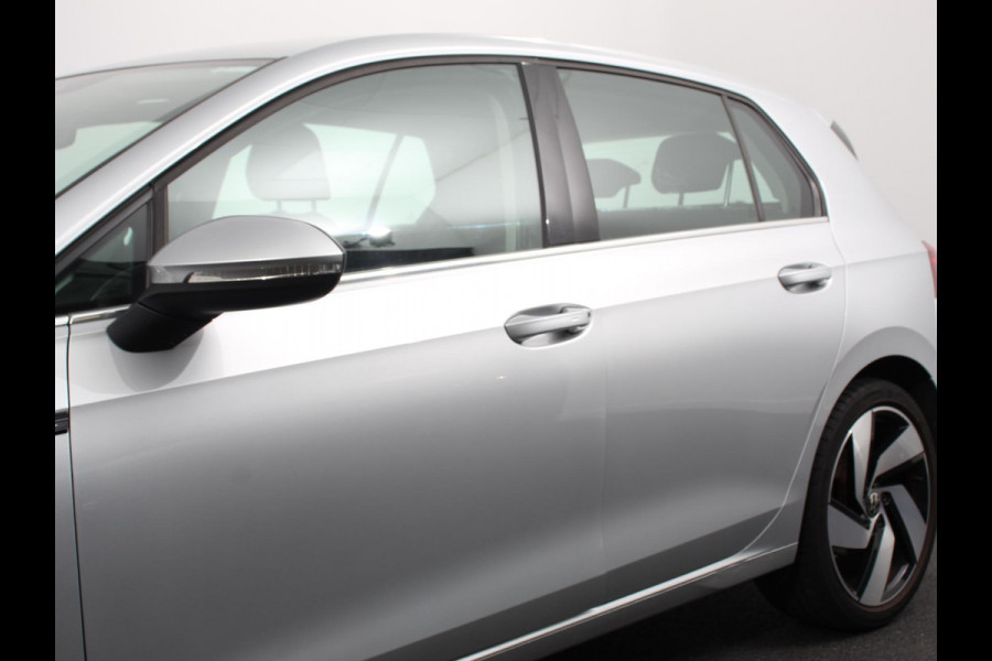 Volkswagen Golf 1.5 eTSI 150pk DSG Style Navigatie Apple Carplay/Android Auto Parkeersensoren Adaptive Cruise Control Blind Spot Assist Camera Stoel- en stuurverwarming Ledverlichting Virtual Cockpit Lane Assist Climatronic