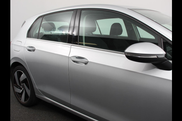 Volkswagen Golf 1.5 eTSI 150pk DSG Style Navigatie Apple Carplay/Android Auto Parkeersensoren Adaptive Cruise Control Blind Spot Assist Camera Stoel- en stuurverwarming Ledverlichting Virtual Cockpit Lane Assist Climatronic
