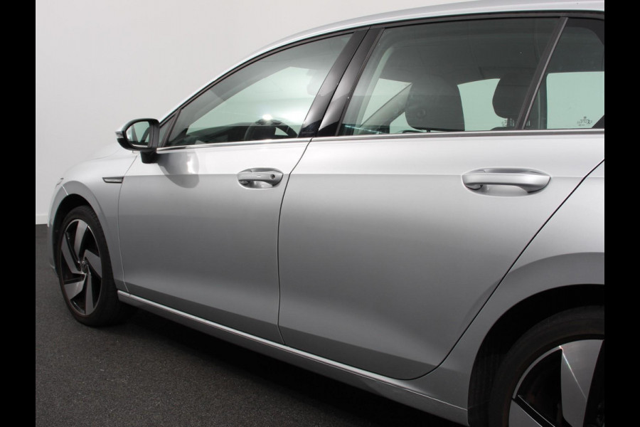 Volkswagen Golf 1.5 eTSI 150pk DSG Style Navigatie Apple Carplay/Android Auto Parkeersensoren Adaptive Cruise Control Blind Spot Assist Camera Stoel- en stuurverwarming Ledverlichting Virtual Cockpit Lane Assist Climatronic