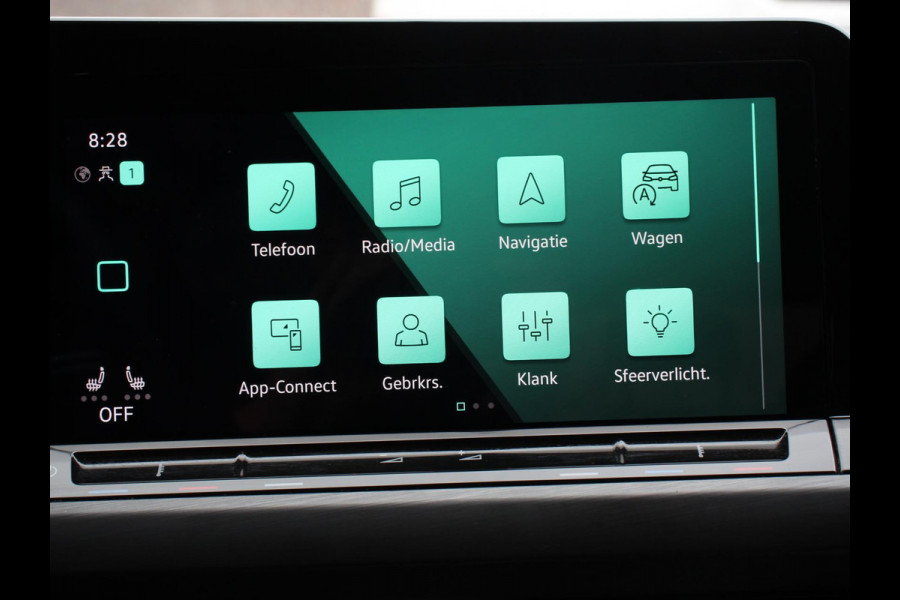 Volkswagen Golf 1.5 eTSI 150pk DSG Style Navigatie Apple Carplay/Android Auto Parkeersensoren Adaptive Cruise Control Blind Spot Assist Camera Stoel- en stuurverwarming Ledverlichting Virtual Cockpit Lane Assist Climatronic