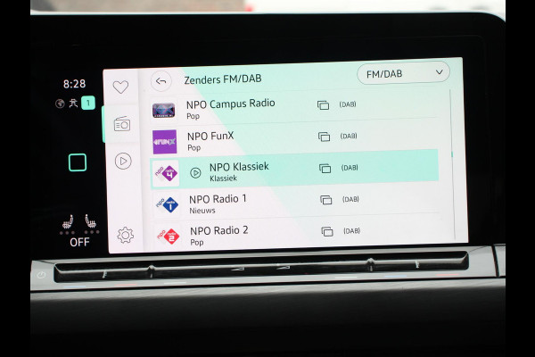 Volkswagen Golf 1.5 eTSI 150pk DSG Style Navigatie Apple Carplay/Android Auto Parkeersensoren Adaptive Cruise Control Blind Spot Assist Camera Stoel- en stuurverwarming Ledverlichting Virtual Cockpit Lane Assist Climatronic