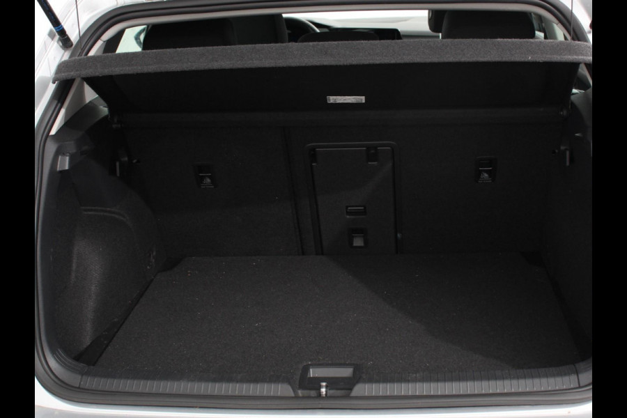 Volkswagen Golf 1.5 eTSI 150pk DSG Style Navigatie Apple Carplay/Android Auto Parkeersensoren Adaptive Cruise Control Blind Spot Assist Camera Stoel- en stuurverwarming Ledverlichting Virtual Cockpit Lane Assist Climatronic