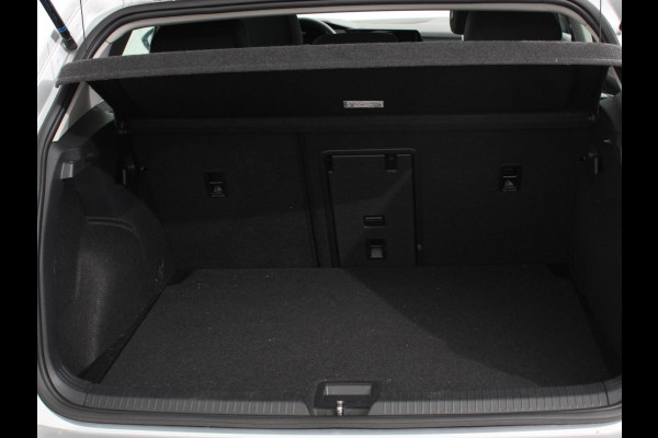 Volkswagen Golf 1.5 eTSI 150pk DSG Style Navigatie Apple Carplay/Android Auto Parkeersensoren Adaptive Cruise Control Blind Spot Assist Camera Stoel- en stuurverwarming Ledverlichting Virtual Cockpit Lane Assist Climatronic