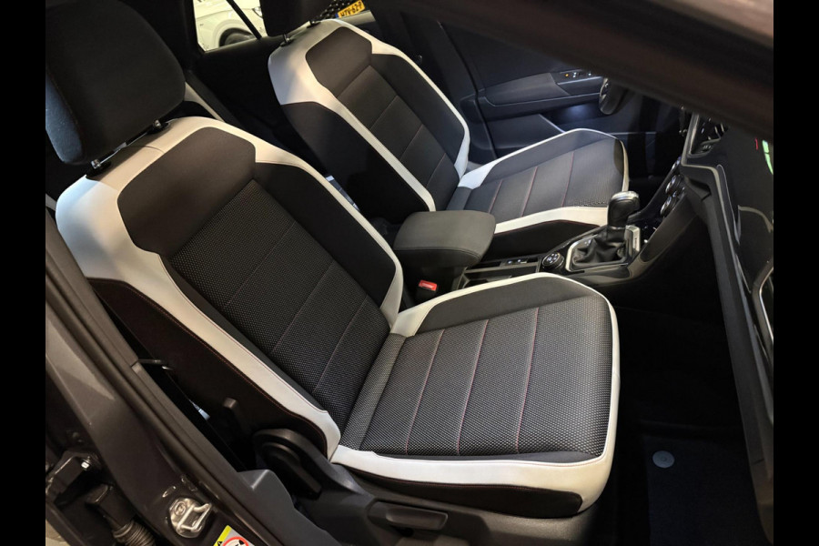 Volkswagen T-Roc 2.0 TSI 4Motion Sport PANO/V-COCKPIT/LED/DAB/CARPLAY/ECC/PDC/CRUISE///