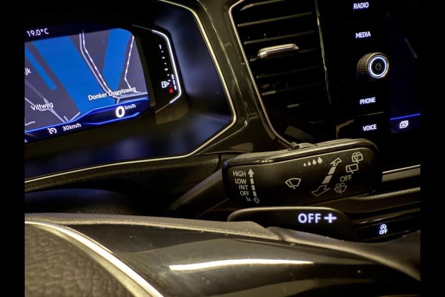 Volkswagen T-Roc 2.0 TSI 4Motion Sport PANO/V-COCKPIT/LED/DAB/CARPLAY/ECC/PDC/CRUISE///