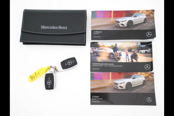 Mercedes-Benz A-Klasse 180 Advantage Style-Pack (INCL-BTW) Aut. *WIDESCREEN-DIGI-COCKPIT | LEATHER-MICROFIBRE | CAMERA | NAVI-FULLMAP | ECC | PDC | CRUISE | CARPLAY | HEATED-SPORTSEATS | CARBON-INLAY | DAB | SHIFT-PADDLES | 16"ALU*
