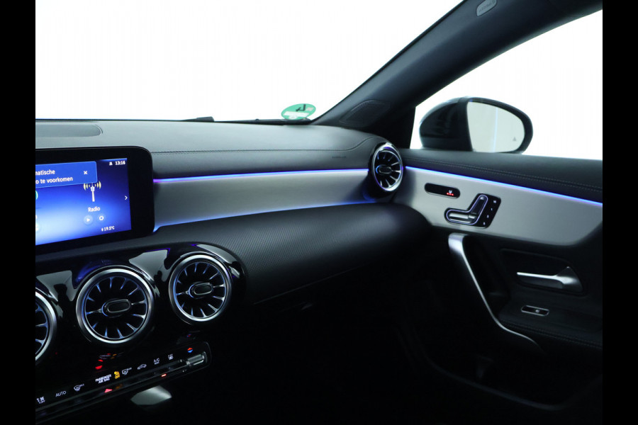 Mercedes-Benz CLA-Klasse 250 e AMG Line AMG Line | Night Pakket | 19 Inch AMG Velgen | Memory voorstoelen | Dodehoekassist | Sfeerverlichting. Inclusief 48 maanden MB Certified garantie voor Europa.