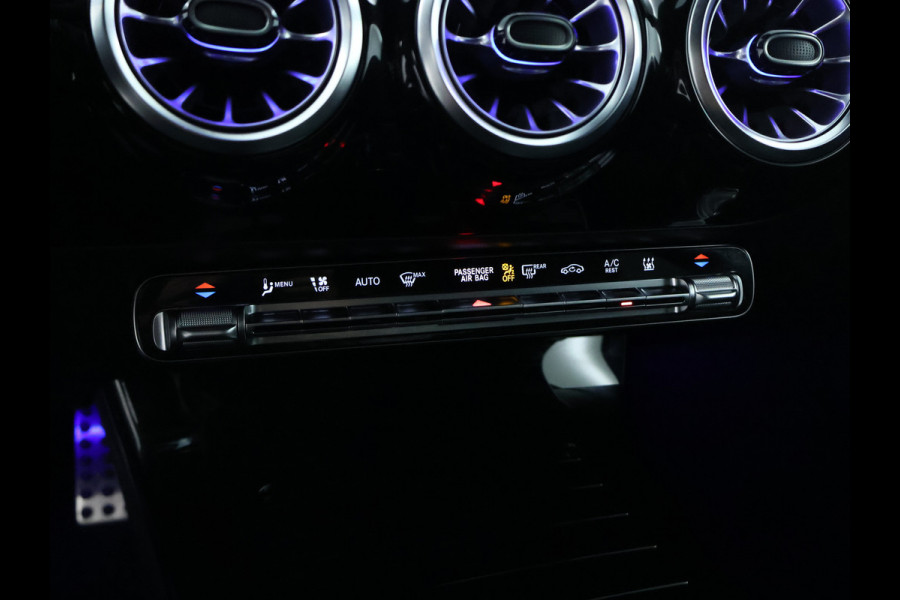 Mercedes-Benz CLA-Klasse 250 e AMG Line AMG Line | Night Pakket | 19 Inch AMG Velgen | Memory voorstoelen | Dodehoekassist | Sfeerverlichting. Inclusief 48 maanden MB Certified garantie voor Europa.