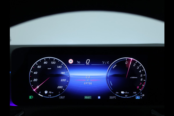 Mercedes-Benz CLA-Klasse 250 e AMG Line AMG Line | Night Pakket | 19 Inch AMG Velgen | Memory voorstoelen | Dodehoekassist | Sfeerverlichting. Inclusief 48 maanden MB Certified garantie voor Europa.
