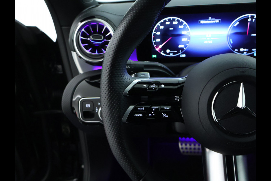 Mercedes-Benz CLA-Klasse 250 e AMG Line AMG Line | Night Pakket | 19 Inch AMG Velgen | Memory voorstoelen | Dodehoekassist | Sfeerverlichting. Inclusief 48 maanden MB Certified garantie voor Europa.