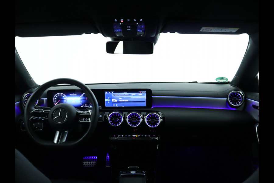 Mercedes-Benz CLA-Klasse 250 e AMG Line AMG Line | Night Pakket | 19 Inch AMG Velgen | Memory voorstoelen | Dodehoekassist | Sfeerverlichting. Inclusief 48 maanden MB Certified garantie voor Europa.