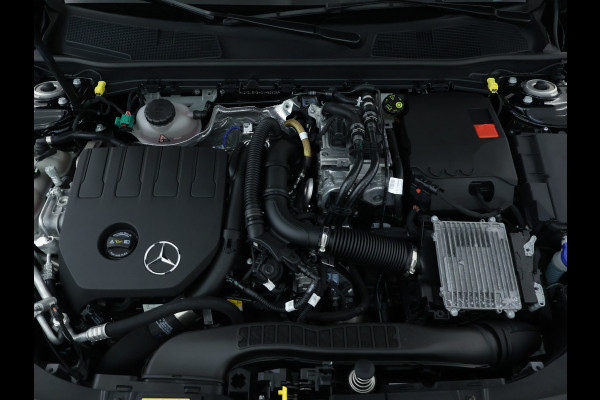 Mercedes-Benz CLA-Klasse 250 e AMG Line AMG Line | Night Pakket | 19 Inch AMG Velgen | Memory voorstoelen | Dodehoekassist | Sfeerverlichting. Inclusief 48 maanden MB Certified garantie voor Europa.