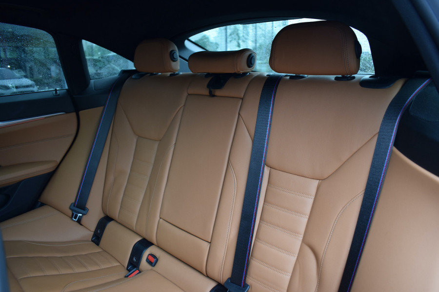BMW i4 eDrive40 High Executive 84 kWh | M-Sport | H/K | Schuifdak | Leer | Stuur- en Stoelverw.