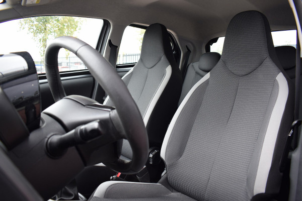 Toyota Aygo 1.0 VVT-i x-play | Apple CarPlay | Camera | Cruise | Airco