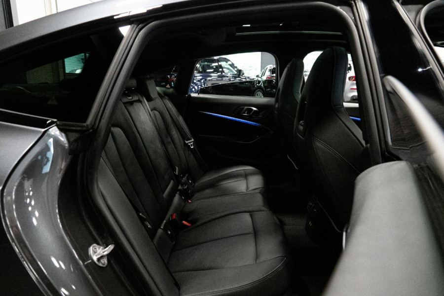 BMW 2 Serie Gran Coupé 218i *M-Sport / Panorama / HiFi-Speakersysteem / 19'' Lichtmetalen velgen / Sportstoelen*