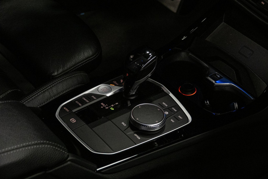 BMW 2 Serie Gran Coupé 218i *M-Sport / Panorama / HiFi-Speakersysteem / 19'' Lichtmetalen velgen / Sportstoelen*