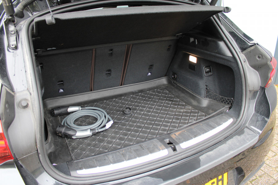BMW X2 xDrive25e High Executive | Winterpakket | Leder | Cruise Control | DAB | Keyless | Camera