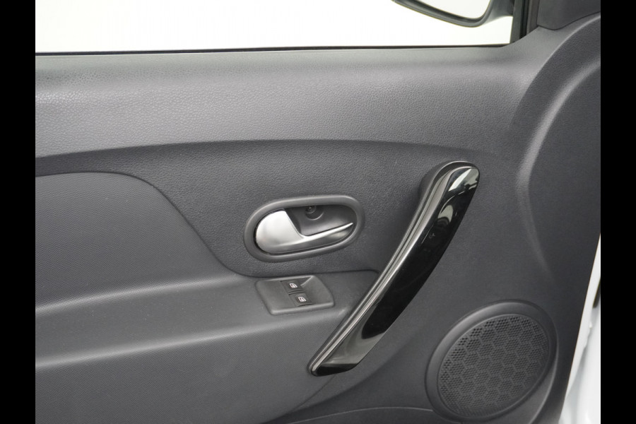 Dacia Sandero T90PK Navi Ecc Trekhaak Pdc Cruise Control Tech Road DAB+ Lmv 16" Bluetooth Isofix 0.9TCe 1.090KG Trekgewicht