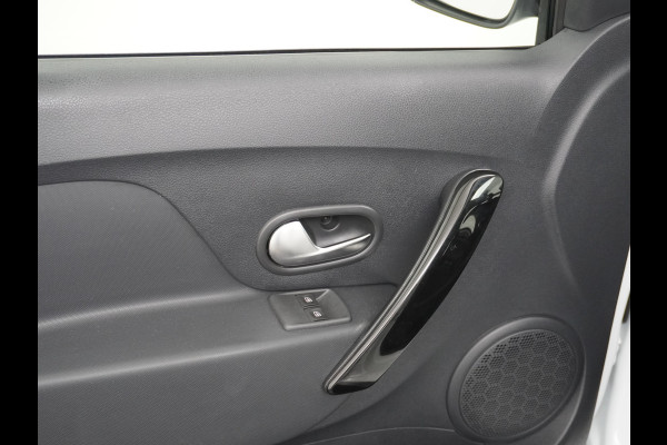 Dacia Sandero T90PK Navi Ecc Trekhaak Pdc Cruise Control Tech Road DAB+ Lmv 16" Bluetooth Isofix 0.9TCe 1.090KG Trekgewicht