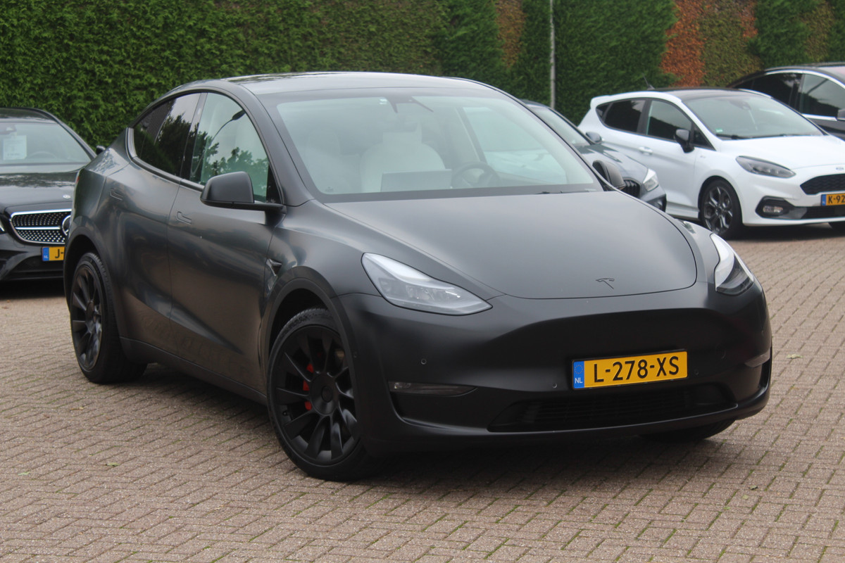 Tesla Model Y Long Range AWD 75 kWh / SoH 90.4% / Autopilot / Panoramadak / Camera / Leder / 20'' / Keyless / ACC