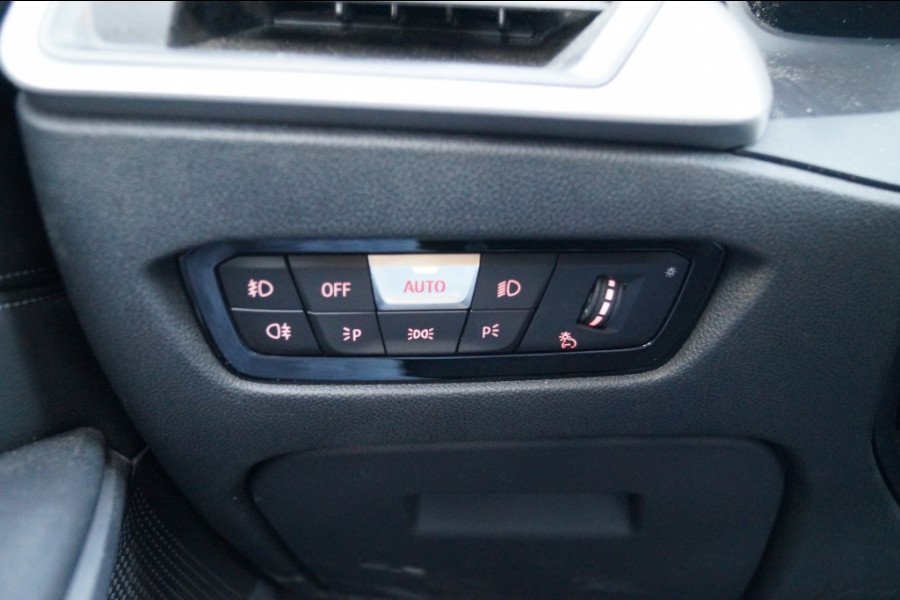 BMW 3 Serie Touring 318i Automaat High Executive Edition -LEER-