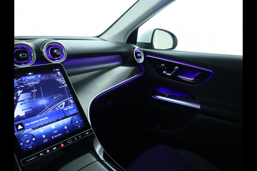 Mercedes-Benz GLC 300 e 4MATIC Plug-In Hybride Avantgarde Advanced Plus | Trekhaak Panorama Schuif-Kanteldak | Memory Pakket Voorstoelen | Stuur en Stoelverwarming. Inclusief 24 maanden MB Certified garantie voor Europa.
