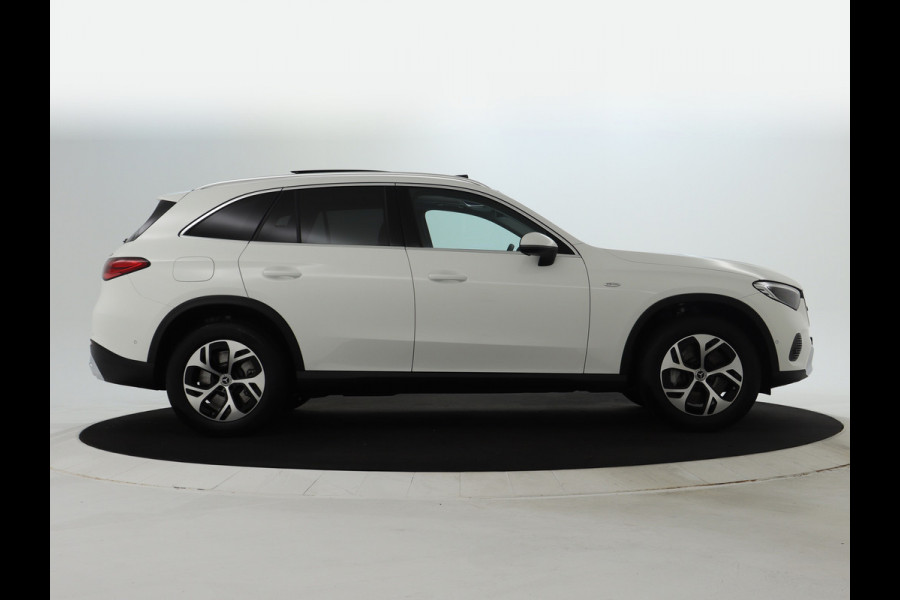 Mercedes-Benz GLC 300 e 4MATIC Plug-In Hybride Avantgarde Advanced Plus | Trekhaak Panorama Schuif-Kanteldak | Memory Pakket Voorstoelen | Stuur en Stoelverwarming. Inclusief 24 maanden MB Certified garantie voor Europa.