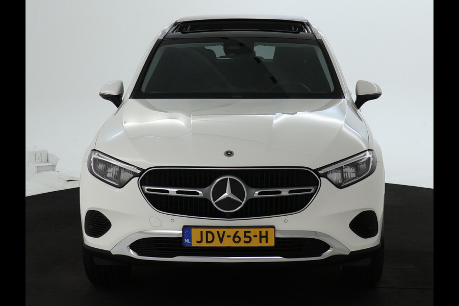 Mercedes-Benz GLC 300 e 4MATIC Plug-In Hybride Avantgarde Advanced Plus | Trekhaak Panorama Schuif-Kanteldak | Memory Pakket Voorstoelen | Stuur en Stoelverwarming. Inclusief 24 maanden MB Certified garantie voor Europa.
