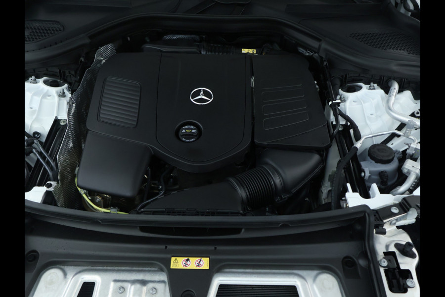 Mercedes-Benz GLC 300 e 4MATIC Plug-In Hybride Avantgarde Advanced Plus | Trekhaak Panorama Schuif-Kanteldak | Memory Pakket Voorstoelen | Stuur en Stoelverwarming. Inclusief 24 maanden MB Certified garantie voor Europa.