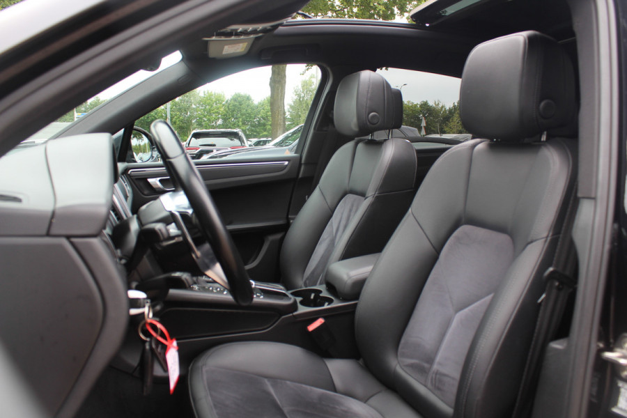Porsche Macan 2.0 / Trekhaak / Panoramadak / Leder / Parkeerhulp V+A / Stoelverwarming / DAB / Cruise Control Porsche Macan 2.0 / Trekhaak / Panoramadak / Leder / Parkeerhulp V+A / Stoelverwarming / DAB / Cruise Control