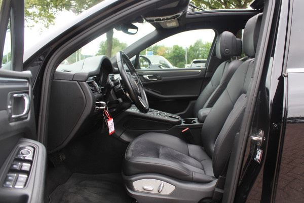 Porsche Macan 2.0 / Trekhaak / Panoramadak / Leder / Parkeerhulp V+A / Stoelverwarming / DAB / Cruise Control Porsche Macan 2.0 / Trekhaak / Panoramadak / Leder / Parkeerhulp V+A / Stoelverwarming / DAB / Cruise Control