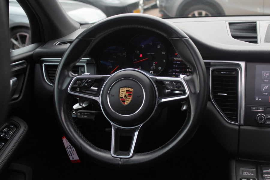 Porsche Macan 2.0 / Trekhaak / Panoramadak / Leder / Parkeerhulp V+A / Stoelverwarming / DAB / Cruise Control Porsche Macan 2.0 / Trekhaak / Panoramadak / Leder / Parkeerhulp V+A / Stoelverwarming / DAB / Cruise Control