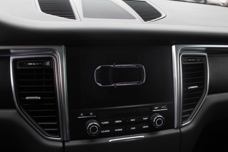 Porsche Macan 2.0 / Trekhaak / Panoramadak / Leder / Parkeerhulp V+A / Stoelverwarming / DAB / Cruise Control Porsche Macan 2.0 / Trekhaak / Panoramadak / Leder / Parkeerhulp V+A / Stoelverwarming / DAB / Cruise Control