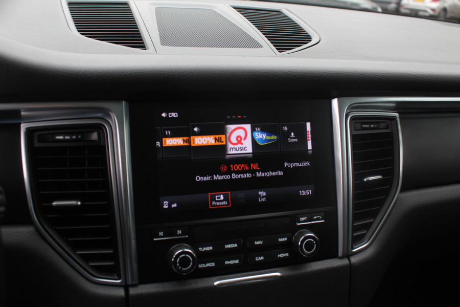 Porsche Macan 2.0 / Trekhaak / Panoramadak / Leder / Parkeerhulp V+A / Stoelverwarming / DAB / Cruise Control Porsche Macan 2.0 / Trekhaak / Panoramadak / Leder / Parkeerhulp V+A / Stoelverwarming / DAB / Cruise Control