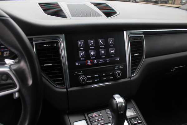 Porsche Macan 2.0 / Trekhaak / Panoramadak / Leder / Parkeerhulp V+A / Stoelverwarming / DAB / Cruise Control Porsche Macan 2.0 / Trekhaak / Panoramadak / Leder / Parkeerhulp V+A / Stoelverwarming / DAB / Cruise Control