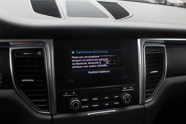 Porsche Macan 2.0 / Trekhaak / Panoramadak / Leder / Parkeerhulp V+A / Stoelverwarming / DAB / Cruise Control Porsche Macan 2.0 / Trekhaak / Panoramadak / Leder / Parkeerhulp V+A / Stoelverwarming / DAB / Cruise Control