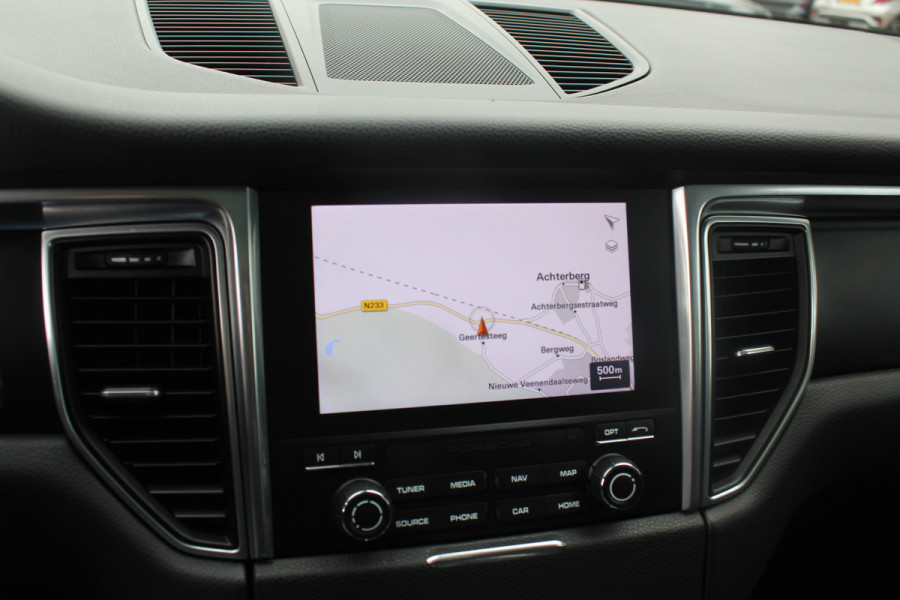 Porsche Macan 2.0 / Trekhaak / Panoramadak / Leder / Parkeerhulp V+A / Stoelverwarming / DAB / Cruise Control Porsche Macan 2.0 / Trekhaak / Panoramadak / Leder / Parkeerhulp V+A / Stoelverwarming / DAB / Cruise Control