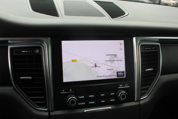 Porsche Macan 2.0 / Trekhaak / Panoramadak / Leder / Parkeerhulp V+A / Stoelverwarming / DAB / Cruise Control Porsche Macan 2.0 / Trekhaak / Panoramadak / Leder / Parkeerhulp V+A / Stoelverwarming / DAB / Cruise Control