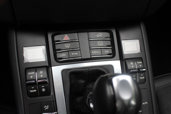 Porsche Macan 2.0 / Trekhaak / Panoramadak / Leder / Parkeerhulp V+A / Stoelverwarming / DAB / Cruise Control Porsche Macan 2.0 / Trekhaak / Panoramadak / Leder / Parkeerhulp V+A / Stoelverwarming / DAB / Cruise Control