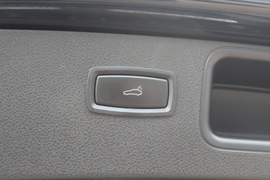 Porsche Macan 2.0 / Trekhaak / Panoramadak / Leder / Parkeerhulp V+A / Stoelverwarming / DAB / Cruise Control Porsche Macan 2.0 / Trekhaak / Panoramadak / Leder / Parkeerhulp V+A / Stoelverwarming / DAB / Cruise Control