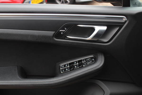 Porsche Macan 2.0 / Trekhaak / Panoramadak / Leder / Parkeerhulp V+A / Stoelverwarming / DAB / Cruise Control Porsche Macan 2.0 / Trekhaak / Panoramadak / Leder / Parkeerhulp V+A / Stoelverwarming / DAB / Cruise Control