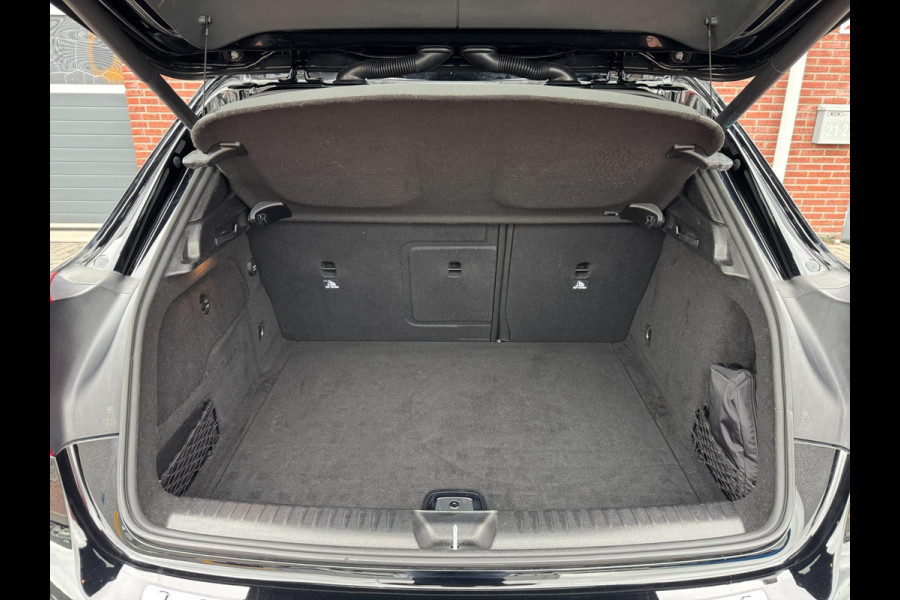 Mercedes-Benz GLA 250 AUT AMG LED Pano Navi Camera