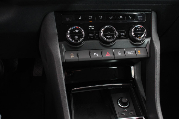 Škoda Kodiaq 1.5 TSI 150pk DSG Style 7 persoons | Navigatie | Climate control | Cruise control | Camera | Lichtmetalen velgen | Parkeer sensoren | Stoelverwarming voor